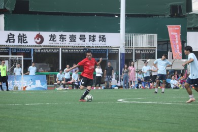 米兰体育中国官网：国内足球联赛冲刺阶段，各队拼尽全力夺冠