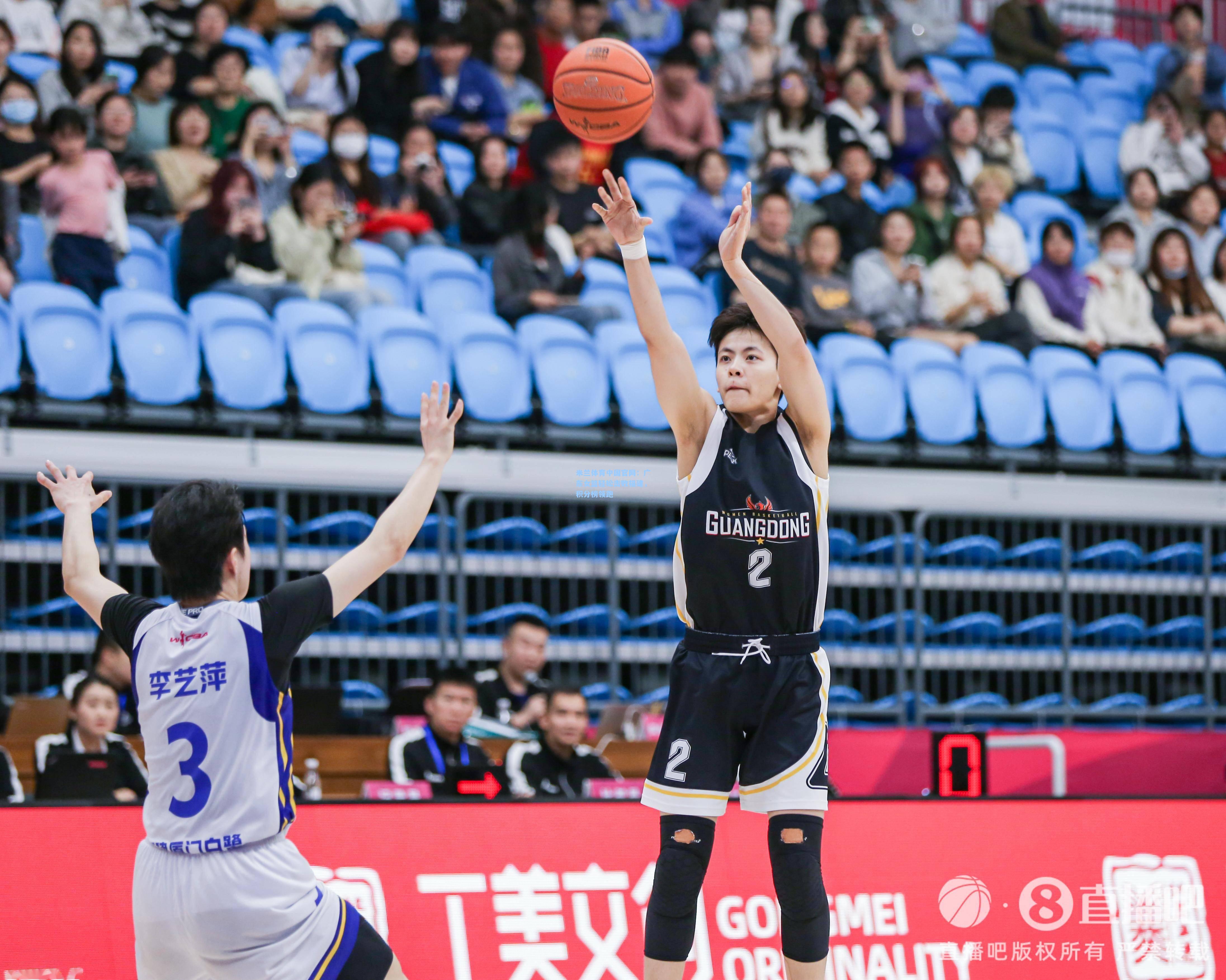 广东女篮轻松击败福建，积分榜领跑